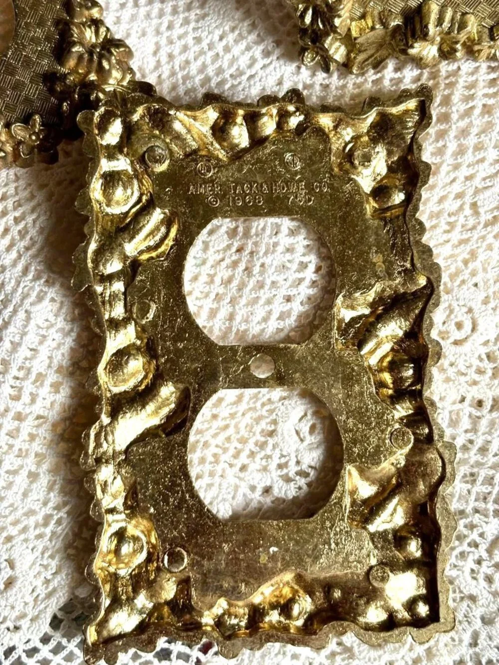 Vintage Fancy Double Outlet Cover Plate 1968 Amer Tack & Hdwe Gold Floral